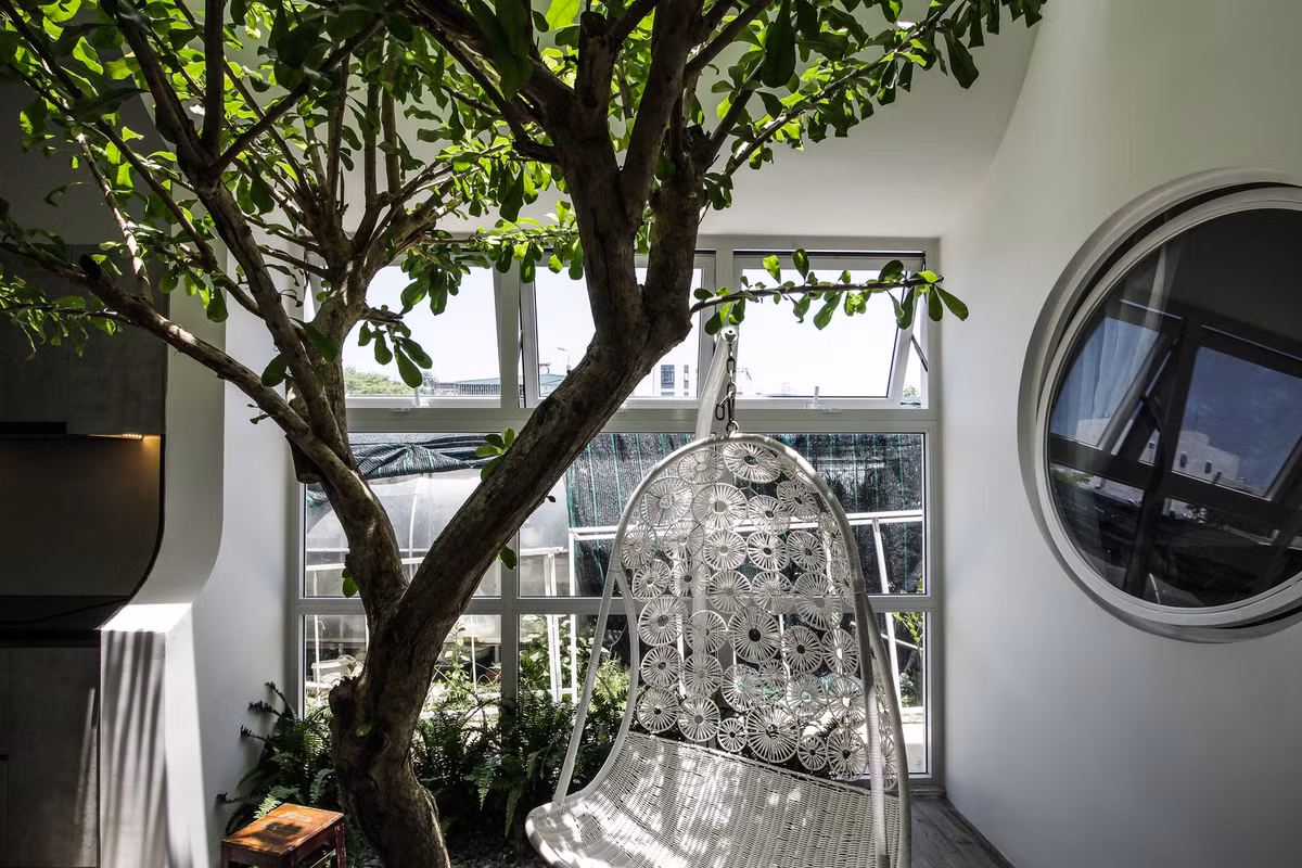 Các đường cong sẽ tiếp tục được lặp lại nhiều lần ở các phần chuyển tiếp giữa 3 không gian cơ bản, tạo nên một tổng thể liền mạch, nhưng vẫn mạnh mẽ và vững chắc. Ảnh: Nguyễn Đình