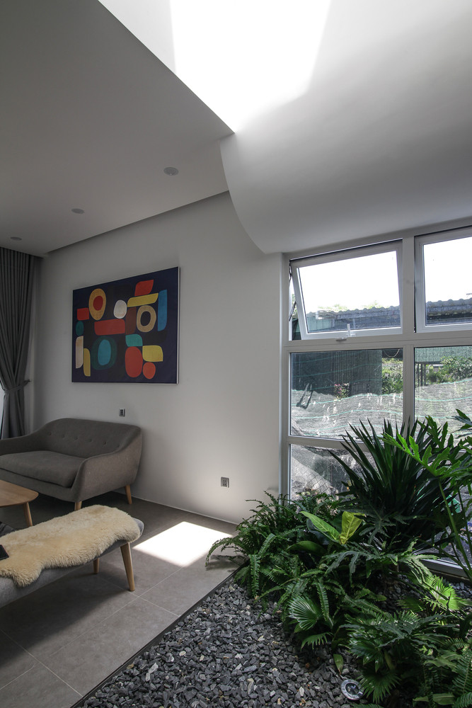 Ngoài ra, vị trí đất với lợi thế có thêm 1m đường kỹ thuật chạy dọc bên hông nhà sẽ mang lại nhiều giá trị cho ngôi nhà. Ảnh: Nguyễn Đình