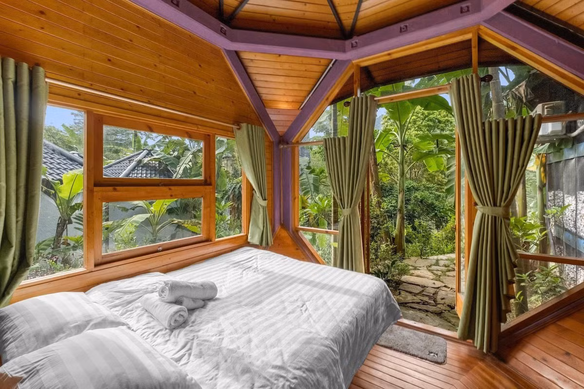 Không gian trong phòng thoáng đãng, tiện nghi. Ảnh: FB Đào Anh Khánh Tree House