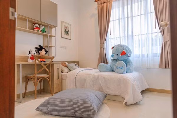 Nhà gồm 3 phòng ngủ với 1 phòng ngủ chính và 2 phòng ngủ phụ dành cho các bé. Ảnh: Thesmartlocal