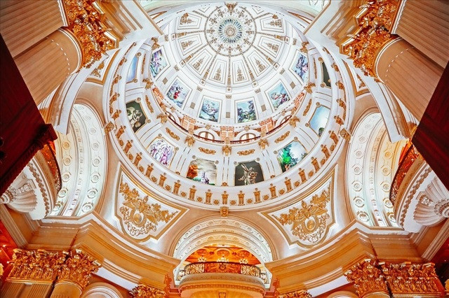 Chiều cao từ mặt sàn đến trần tương đương một tòa nhà 11 tầng, khoảng 45 mét. Ảnh: Facebook