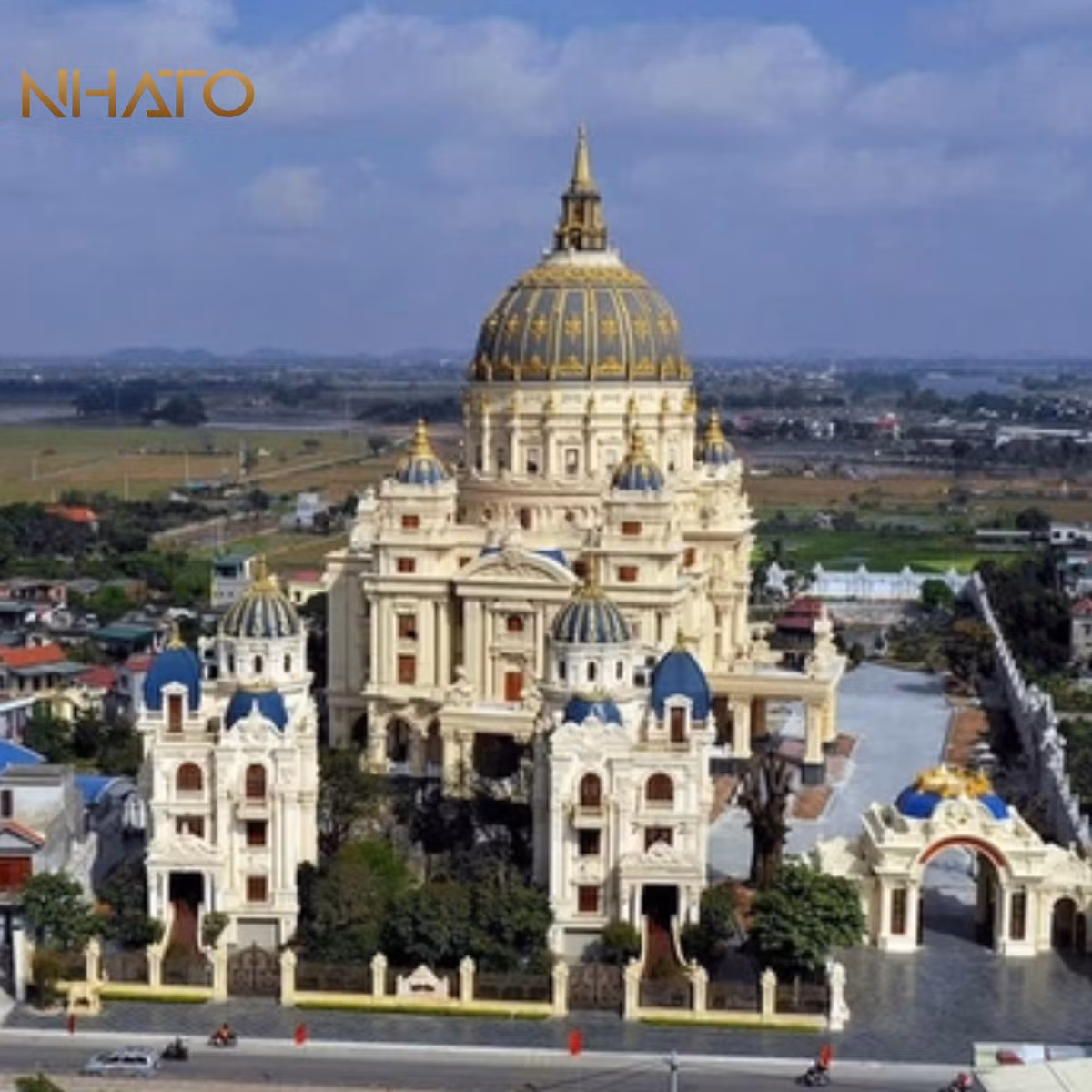 Nằm bên mặt đường QL1A (tại xã Gia Thanh, huyện Gia Viễn, tỉnh Ninh Bình), lâu đài Thành Thắng nổi danh là cung điện nguy nga bậc nhất Ninh Bình. Ảnh: NhaTo