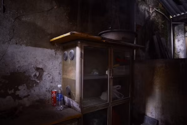 Nhiều hộ dân cũng mong muốn rời khỏi đây để tìm một nơi ở mới thoải mái hơn. Ảnh: Tiền phong