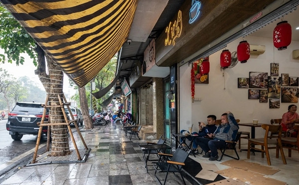 Phần lớn các hộ dân trong khu vực dự án đều đang kinh doanh buôn bán. Ảnh: Znews