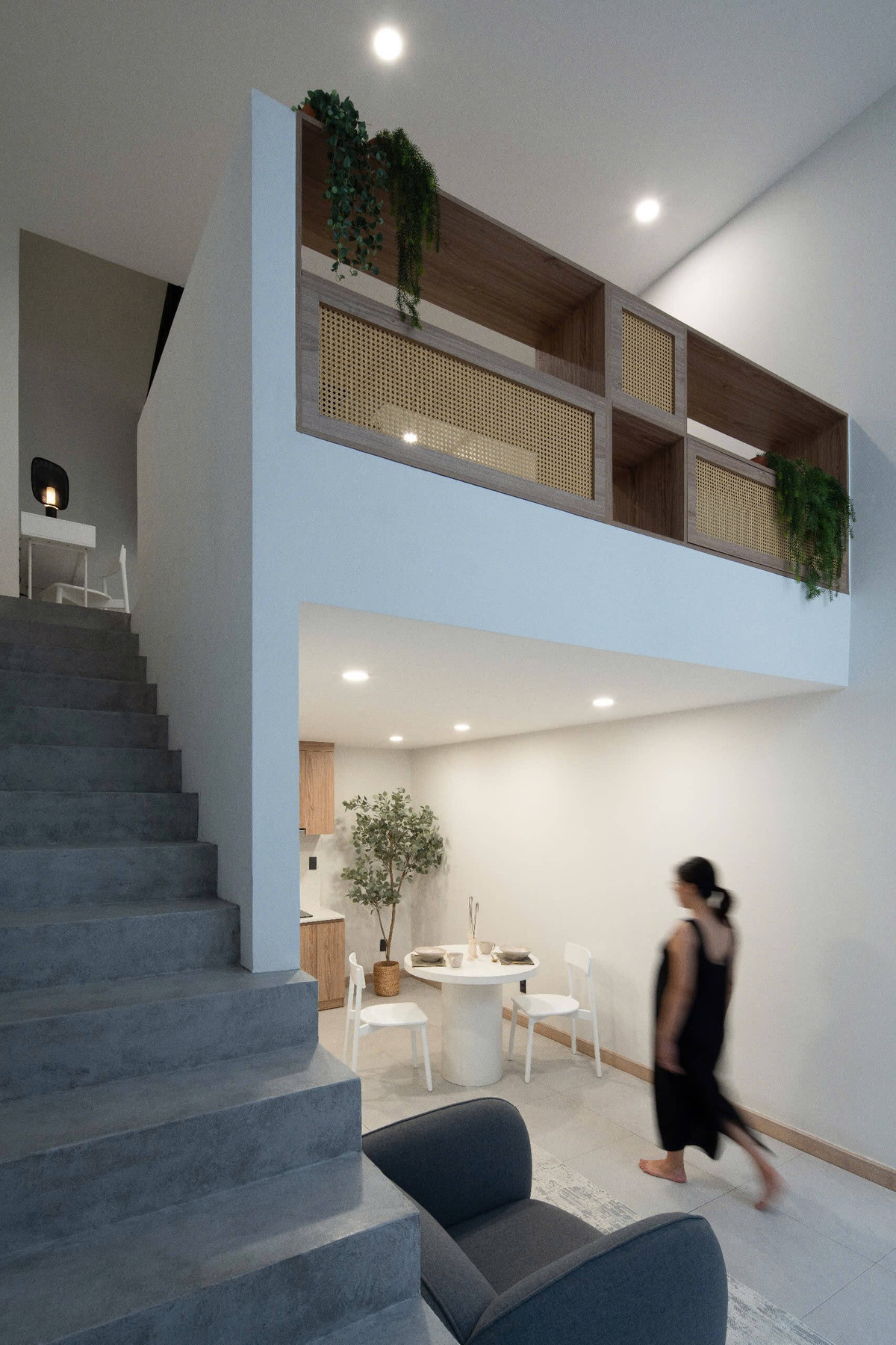 Thông qua hiệu quả không gian, sự tích hợp ánh sáng tự nhiên liền mạch và gắn kết vật liệu, nhóm kiến trúc chứng minh cách không gian nhỏ gọn có thể thúc đẩy lối sống năng động và hiện đại. Ảnh: Quang Trần