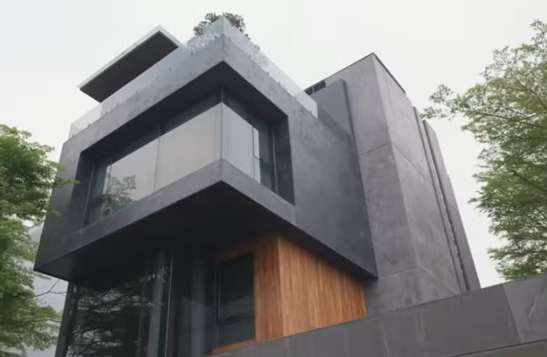 Toàn bộ hình khối bên ngoài được thiết kế vuông vức, góc cạnh. Ảnh chụp màn hình NhaTo