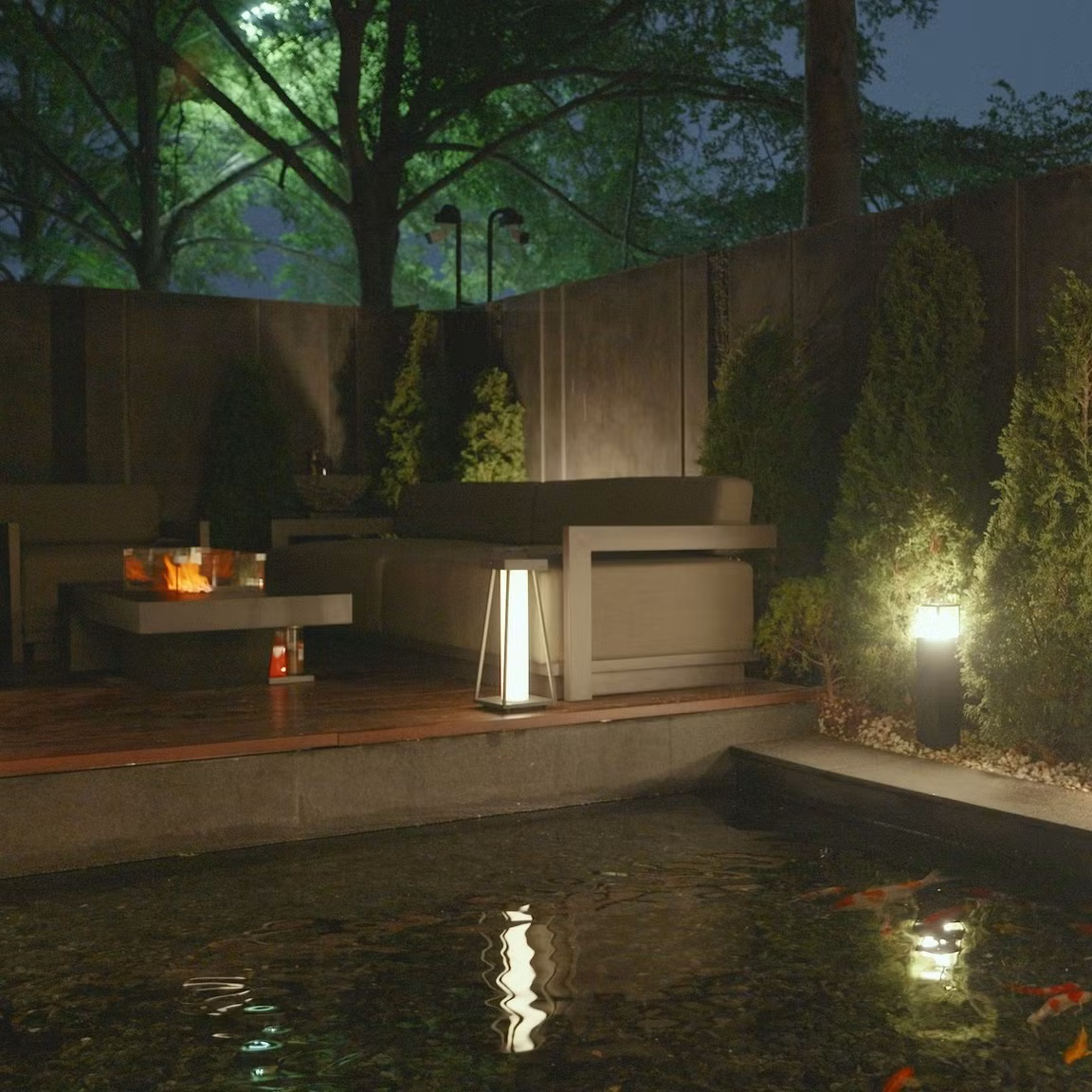 Sân vườn thiết kế tối giản, vườn nhiệt đới hiện đại, mang hơi hướng của những căn villa biển. Ảnh chụp màn hình NhaTo