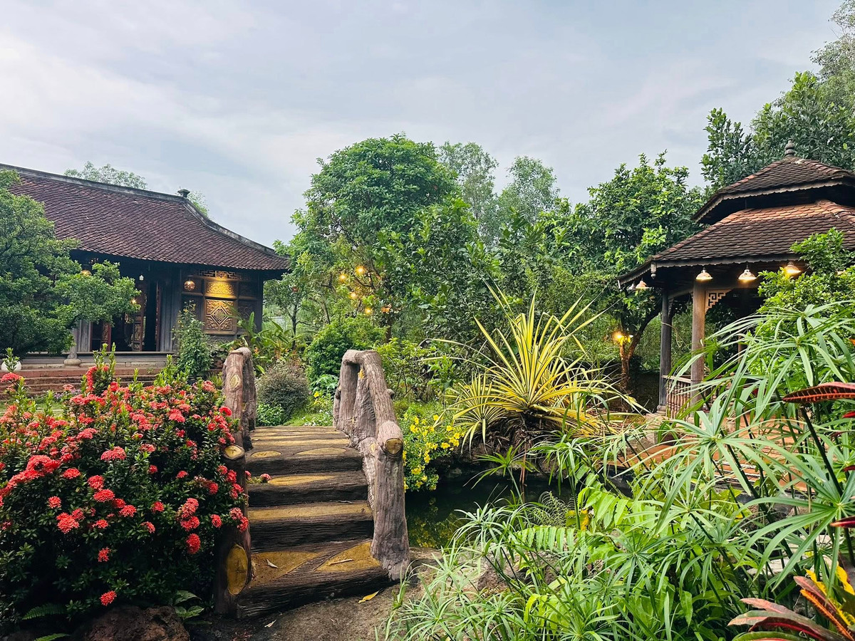  Nghệ sĩ Hoàng Mập cho biết đã mất 5 năm để đi khắp nơi học hỏi về cách xây và bày trí theo đúng mô hình xưa. Ảnh: FB Hoàng Minh Bùi