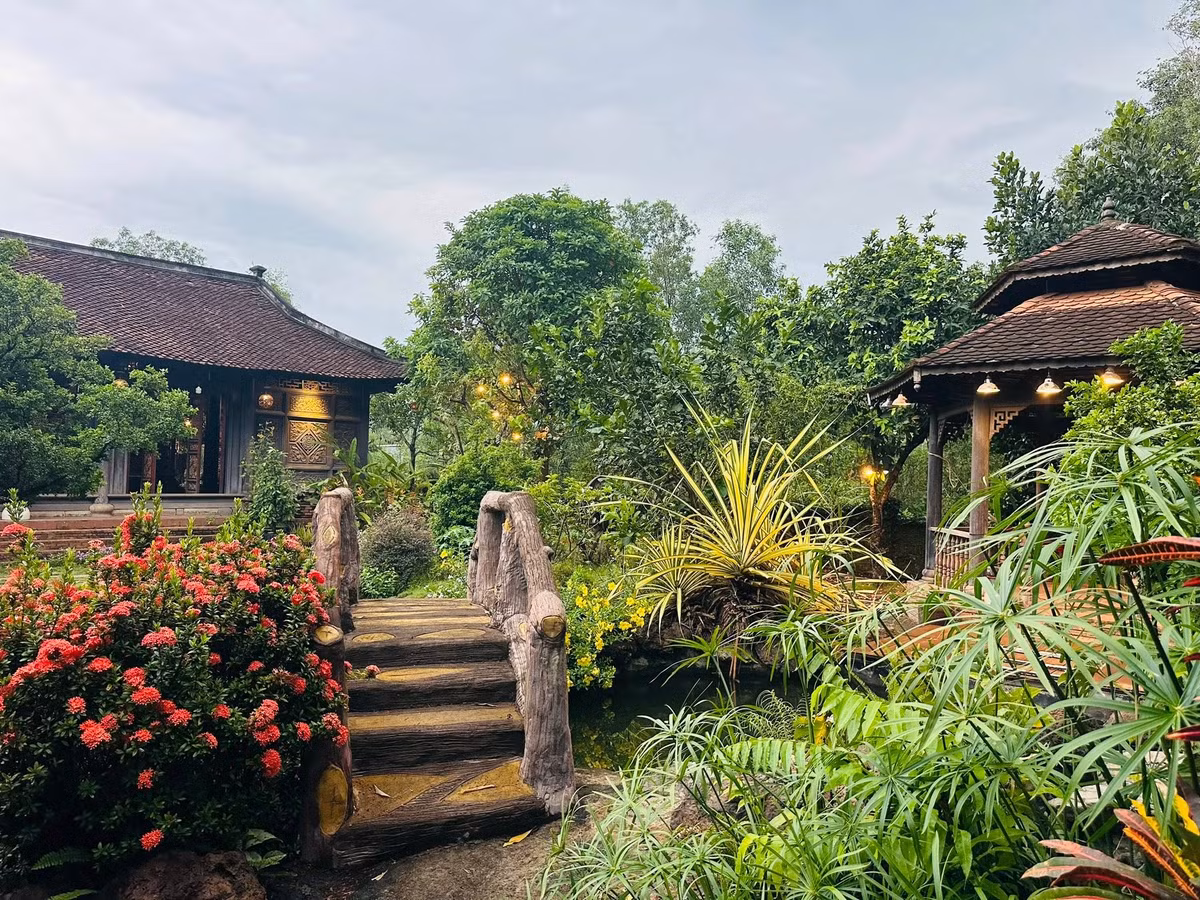  Nghệ sĩ Hoàng Mập cho biết đã mất 5 năm để đi khắp nơi học hỏi về cách xây và bày trí theo đúng mô hình xưa. Ảnh: FB Hoàng Minh Bùi