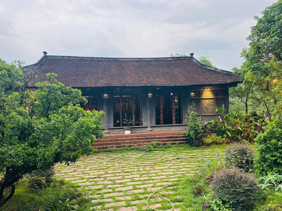 Biệt phủ của Hoàng Mập có tổng diện tích hơn 1.600m2, được anh xây dựng theo phong cách ngôi nhà cổ ở Nam Định có tuổi đời 100 năm. Ảnh: FB Hoàng Minh Bùi