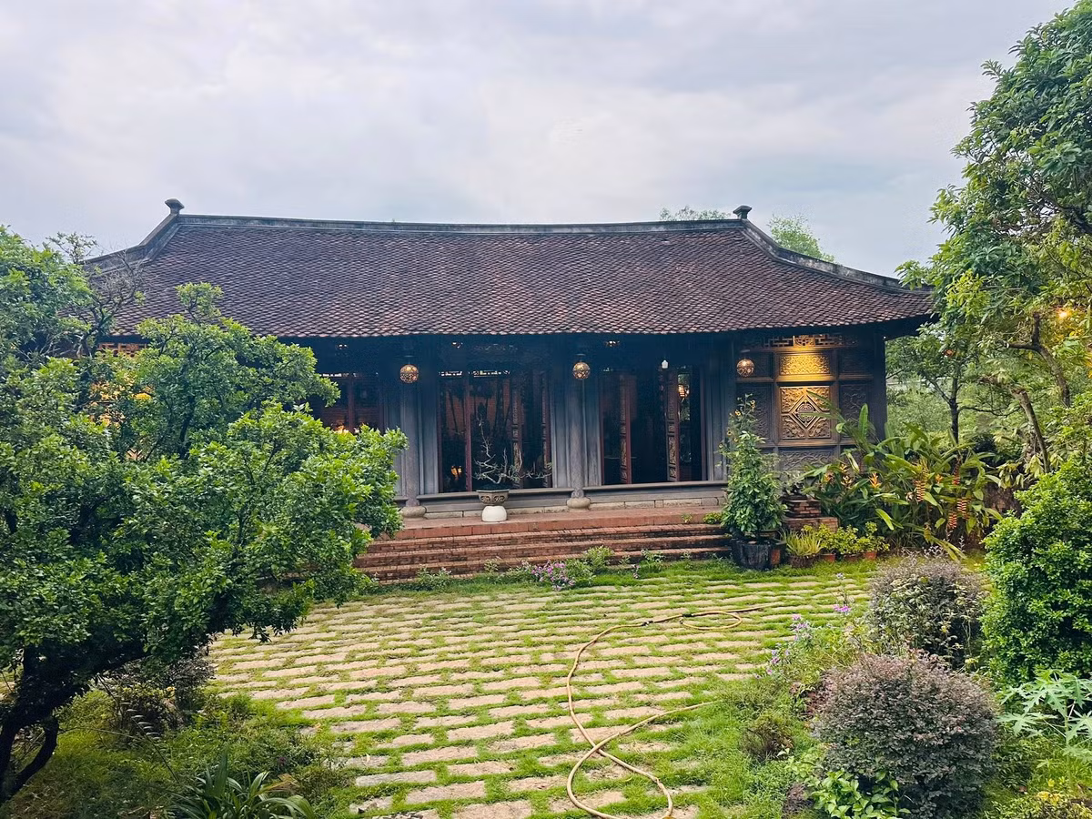 Biệt phủ của Hoàng Mập có tổng diện tích hơn 1.600m2, được anh xây dựng theo phong cách ngôi nhà cổ ở Nam Định có tuổi đời 100 năm. Ảnh: FB Hoàng Minh Bùi