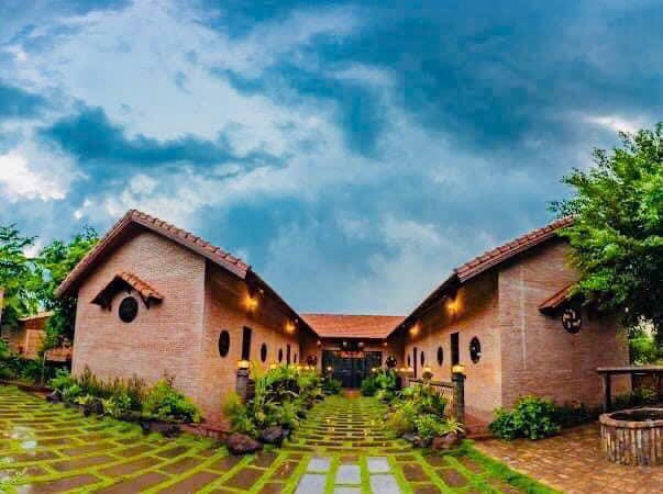 Ngoài để ở, biệt phủ còn được Hoàng Mập dùng làm bối cảnh cho những bộ phim mang tính cổ xưa nam nghệ sĩ đầu tư, làm đạo diễn. Ảnh: FB Hoàng Minh Bùi