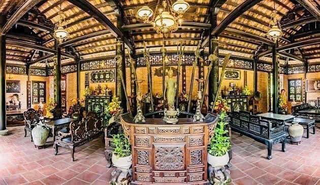 Hầu hết nội thất trong nhà đều được Hoàng Mập sưu tầm từ nhiều nơi, bày trí đúng phong cách nhà cổ. Ảnh: FB Hoàng Minh Bùi