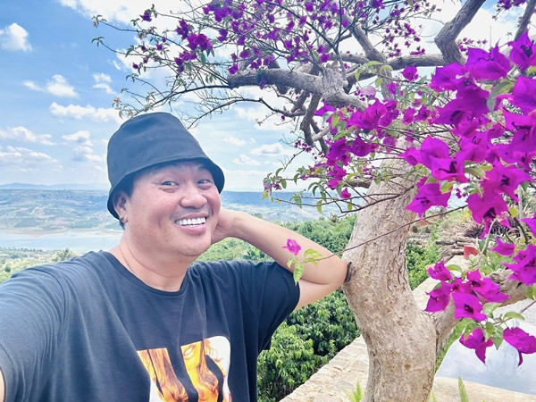 Sau nhiều năm làm việc chăm chỉ, Hoàng Mập đã tích lũy được khối tài sản không nhỏ. Anh sở hữu một biệt phủ nằm ở huyện Trảng Bom, tỉnh Đồng Nai, cách TP HCM khoảng gần 50 km. Ảnh: FB Hoàng Minh Bùi