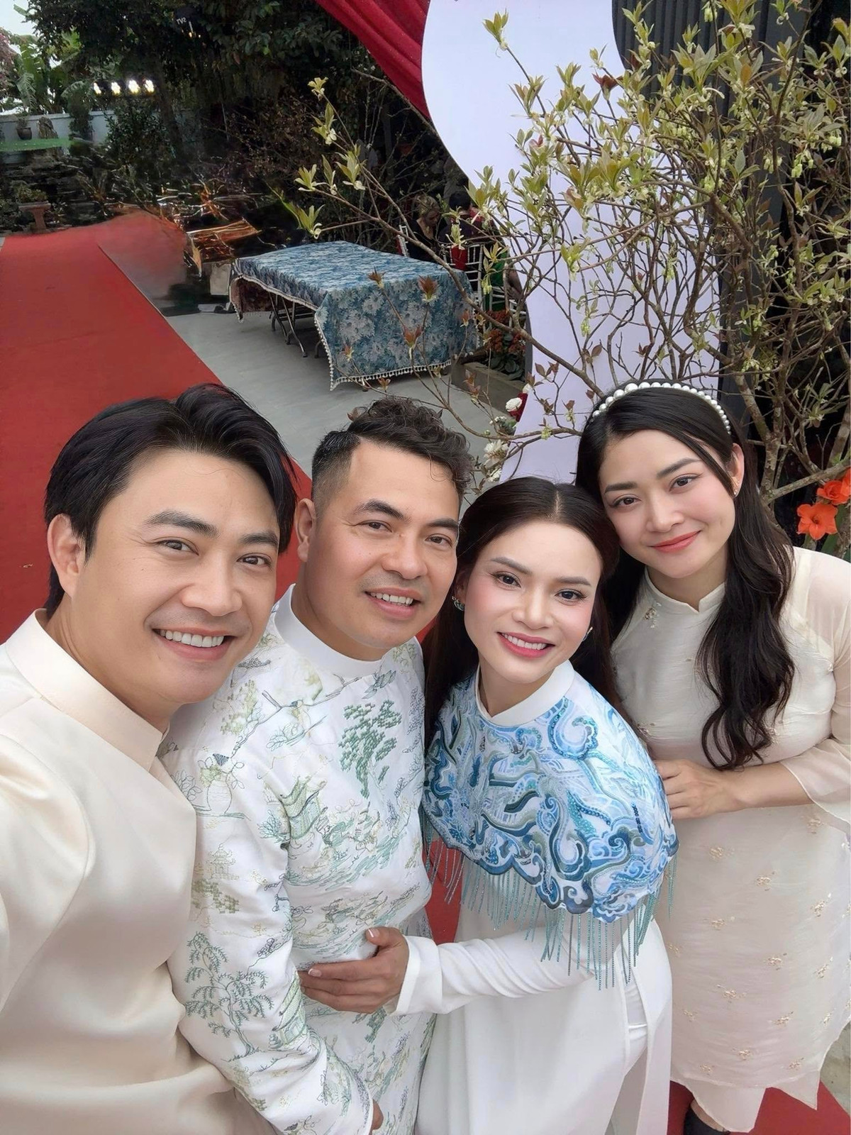 Mới đây, thông tin NSND Phạm Phương Thảo làm lễ ăn hỏi ở tuổi 43 với bạn trai tại quê nhà Nghệ An khiến người hâm mộ bất ngờ. Ảnh: FB Phạm Phương Thảo