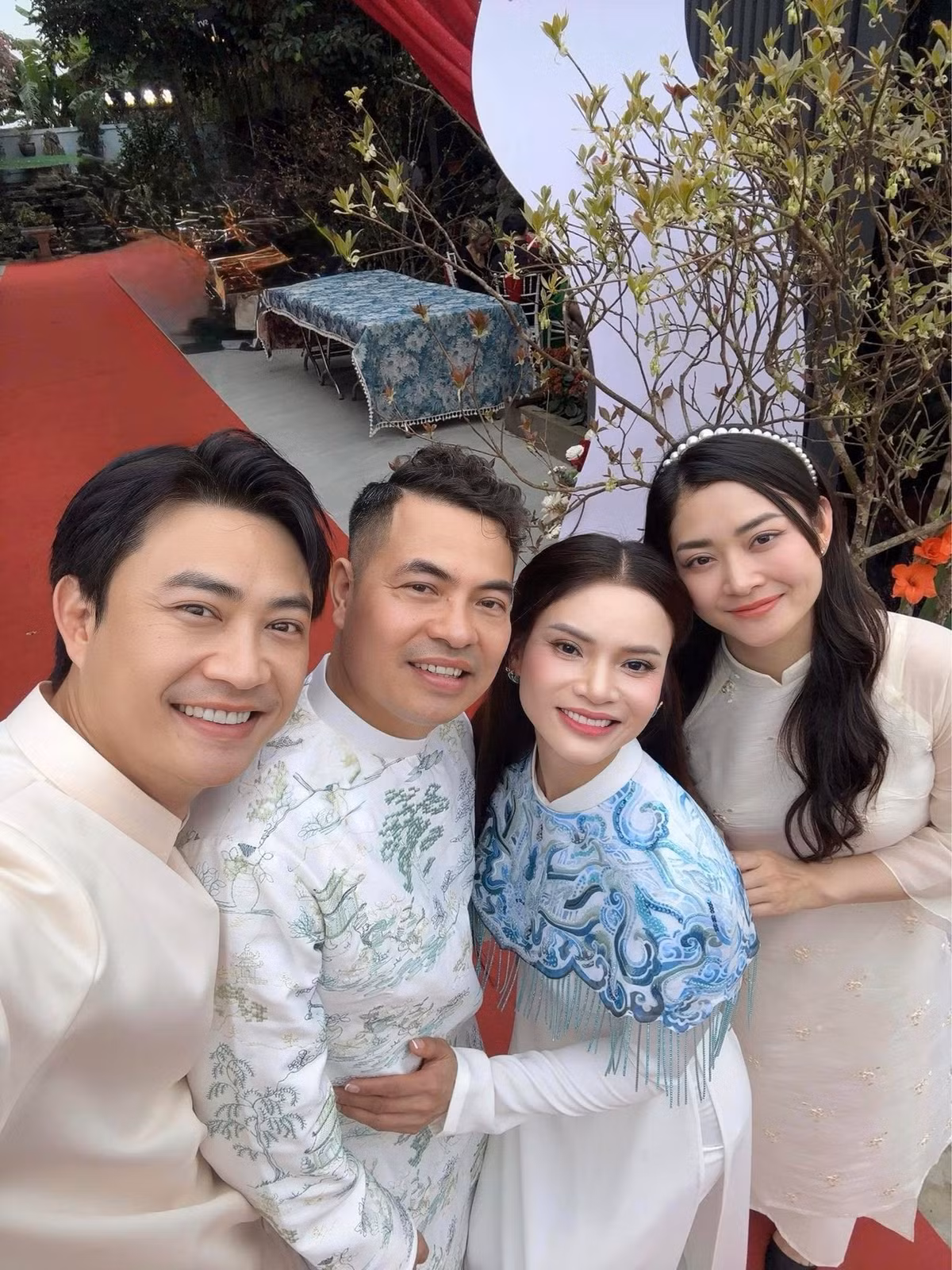 Mới đây, thông tin NSND Phạm Phương Thảo làm lễ ăn hỏi ở tuổi 43 với bạn trai tại quê nhà Nghệ An khiến người hâm mộ bất ngờ. Ảnh: FB Phạm Phương Thảo