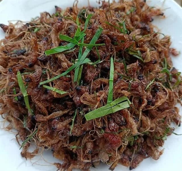 Khi ăn, vờ vờ có hương vị gần với con nhộng, thịt mềm và béo bùi, khi rang mỡ hay làm chả lại tỏa hương thơm nức mũi. Ảnh: Dân Việt