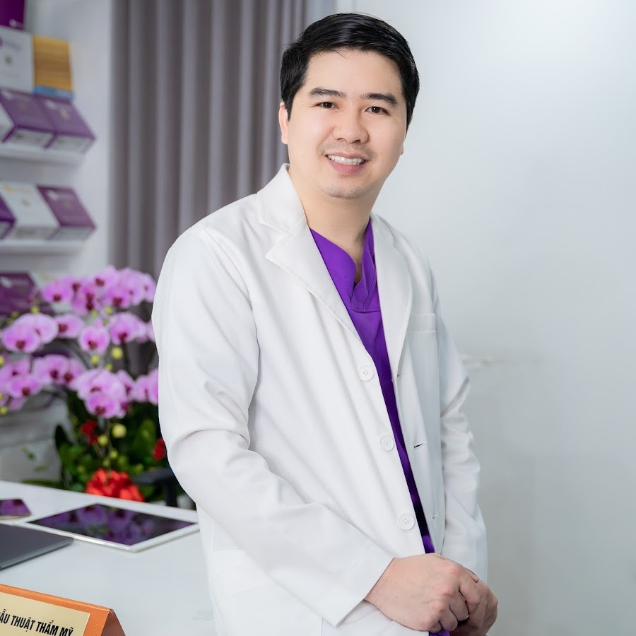 Sau hơn 10 năm, ông đã sở hữu hệ thống thẩm mỹ được nhiều người biết đến, mang lại nguồn thu nhập tốt. Ảnh: Youtube