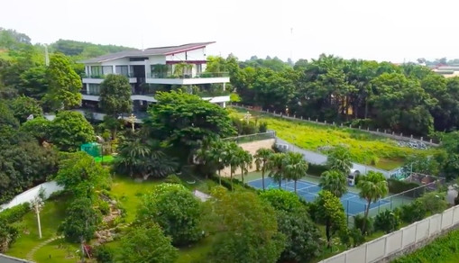 Biệt thự của bác sĩ Hoàng Tuấn được ví như một resort hạng sang. Ảnh chụp màn hình