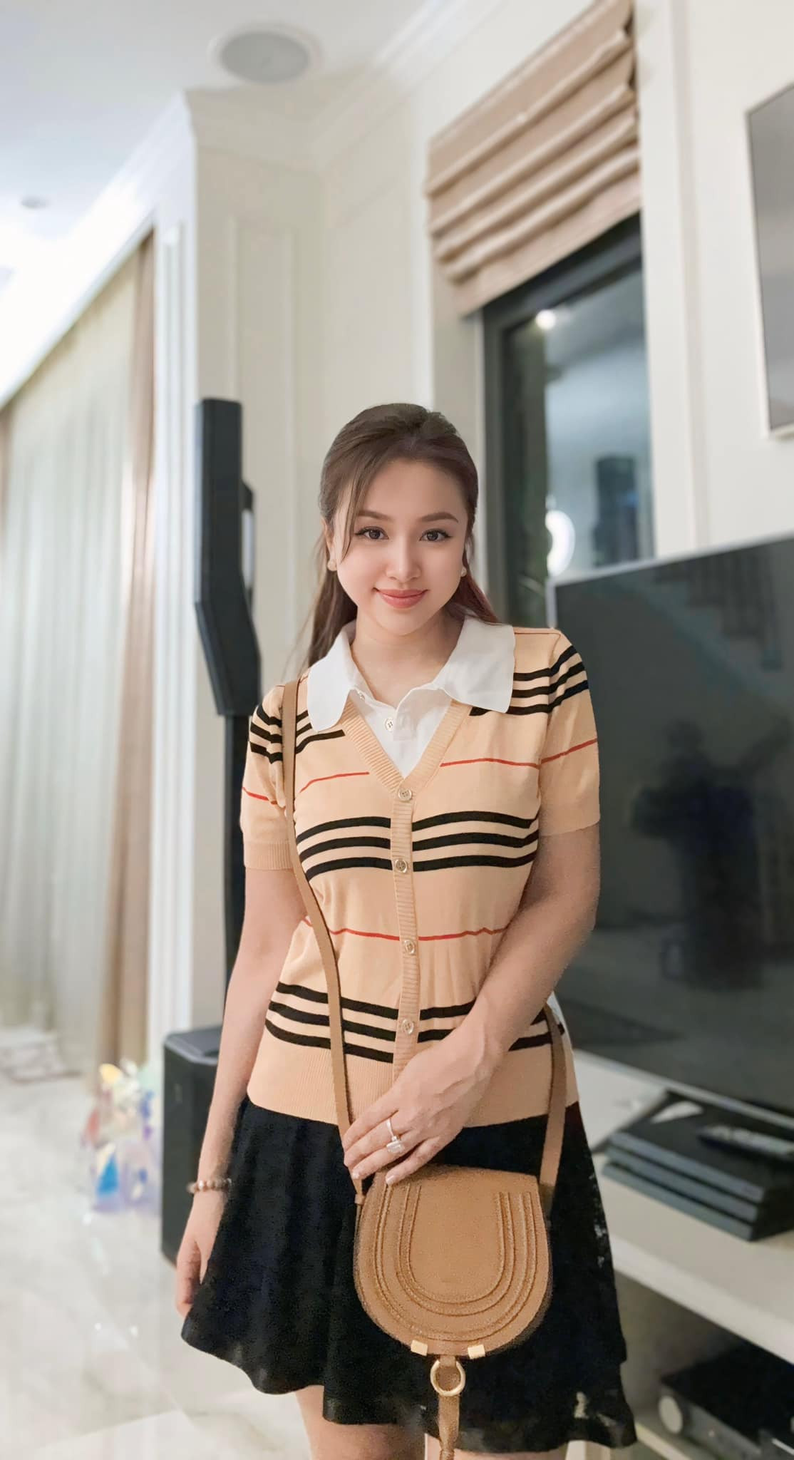 Trước khi vướng ồn ào quảng cáo sữa, Vân Hugo từng khiến nhiều người ngưỡng mộ bởi tài năng và khối tài sản đáng mơ ước. Ảnh: FBNV