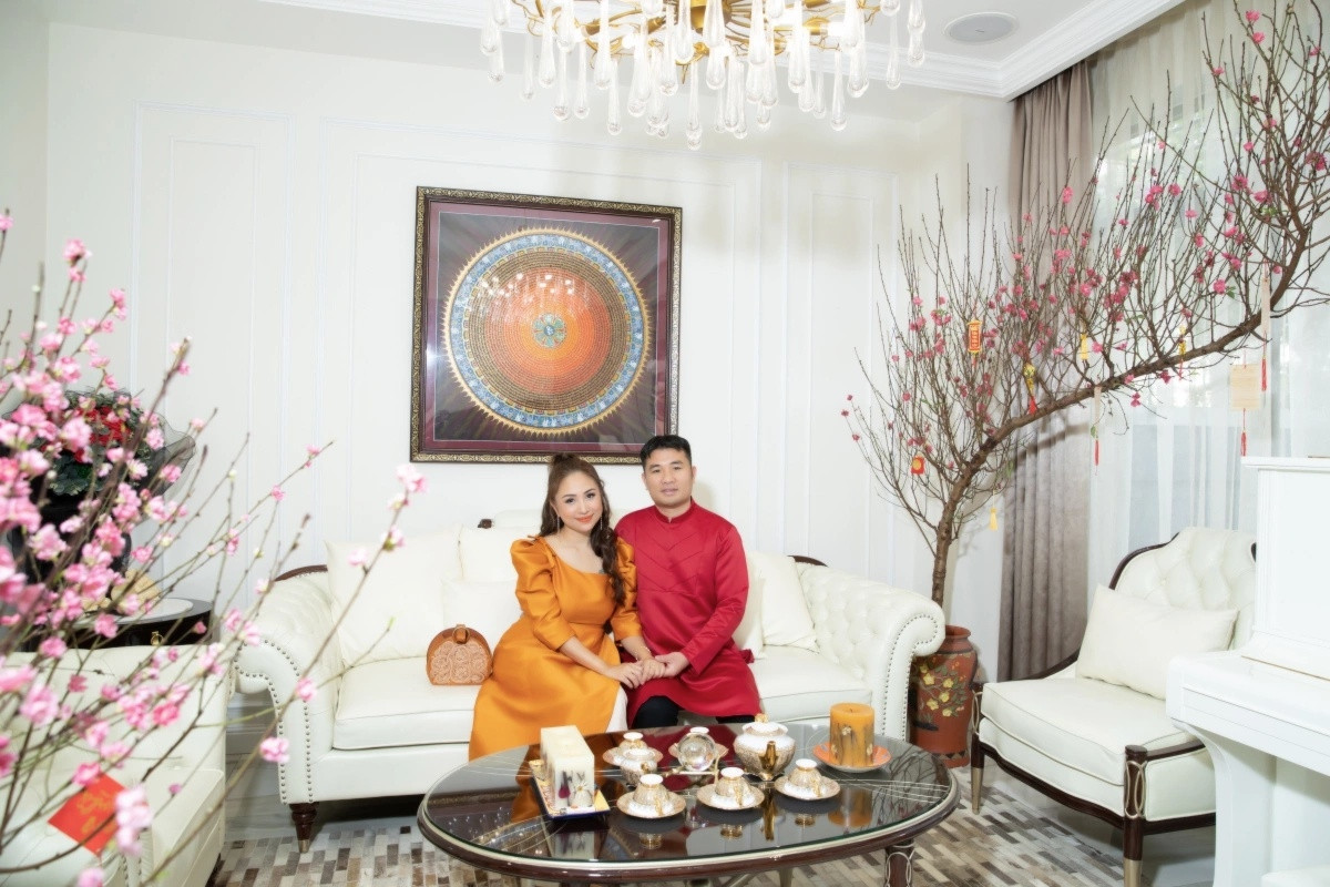 Vân Hugo và chồng doanh nhân đang sống trong căn biệt thự rộng 200m2 tại TP HCM. Ảnh: FBNV