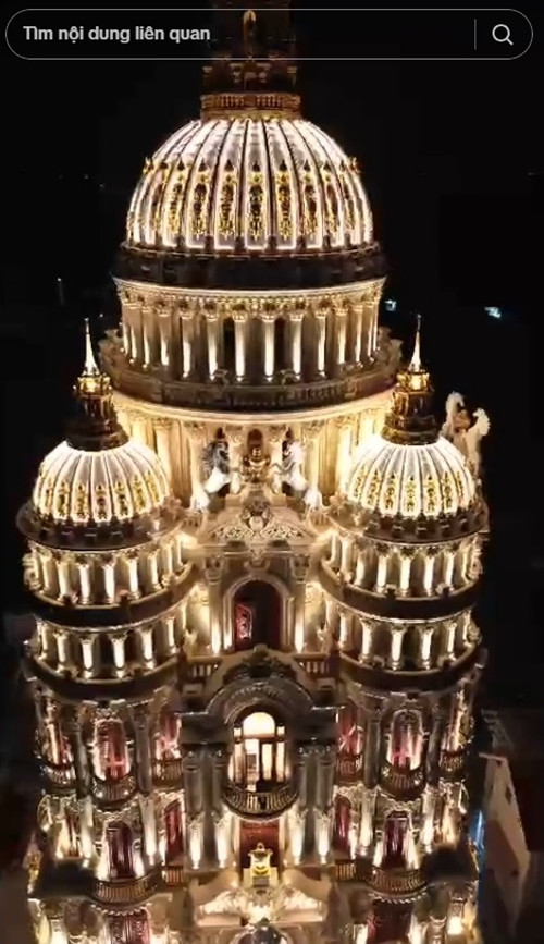 Thậm chí, gia chủ còn mở cửa đón khách, để mọi người có thể vào chiêm ngưỡng bên trong. Ảnh: @nguyen92bn, @denledhuyenkhang