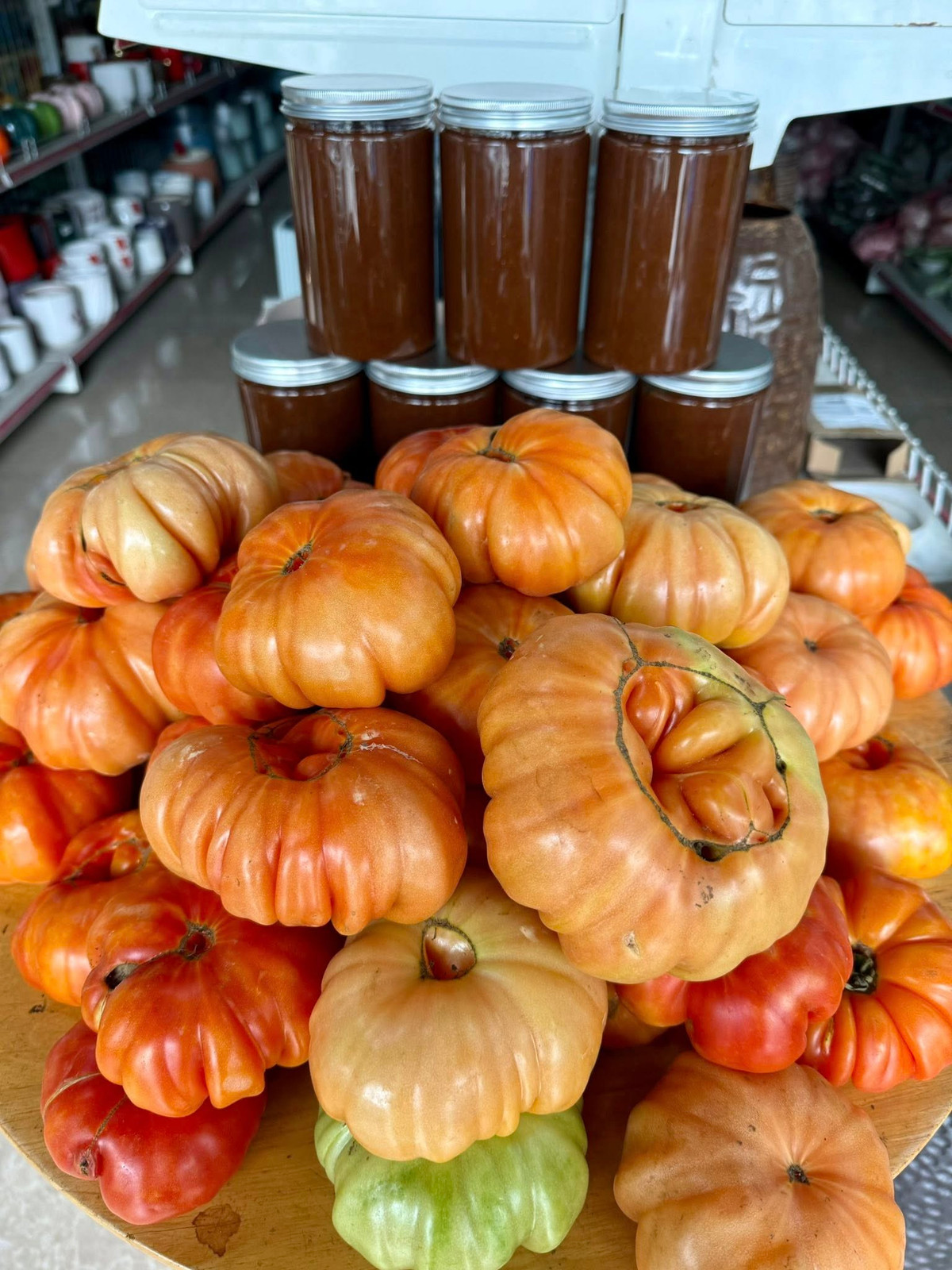 Trước kia, cà chua múi Sơn La không được biết đến rộng rãi, nhưng nay đã trở thành mặt hàng hút khách. Ảnh: Facebook