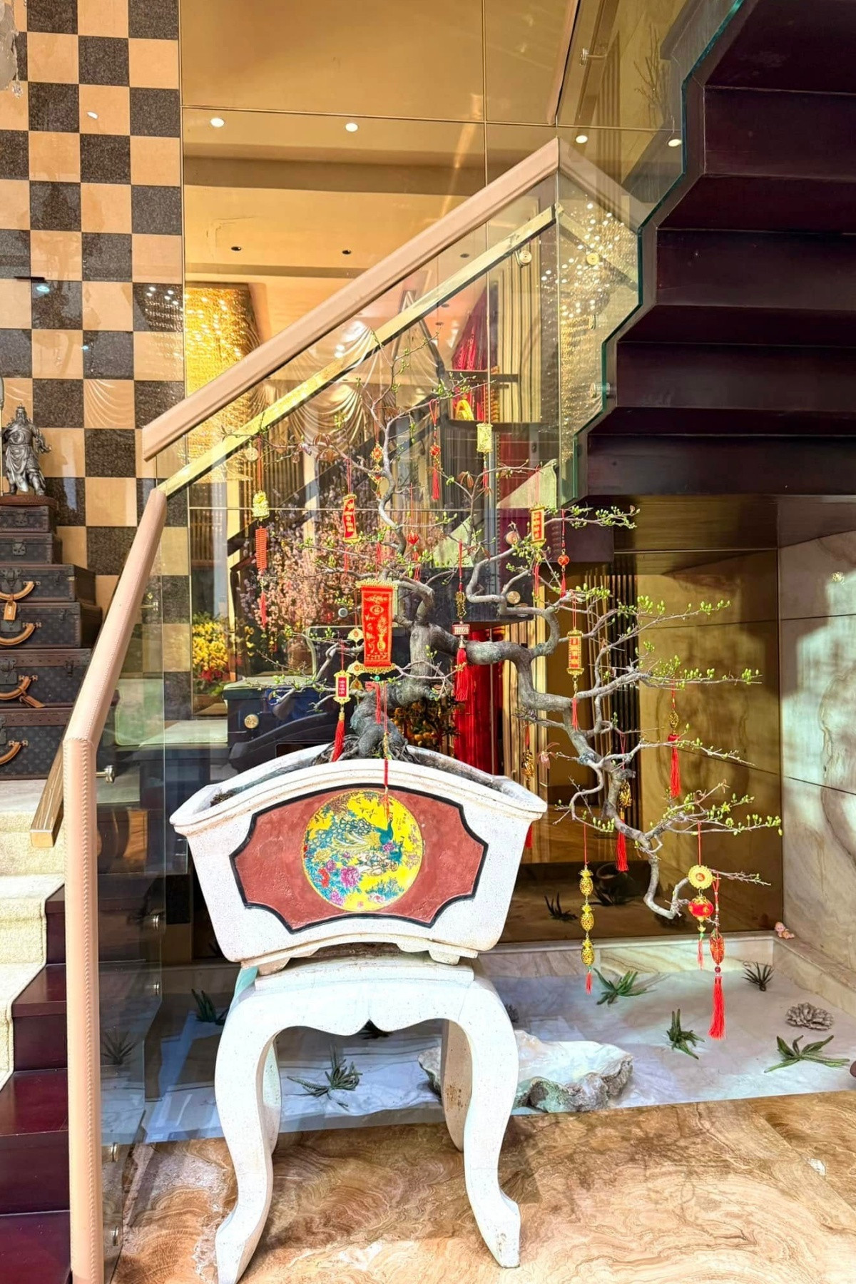 Tổ ấm của nam ca sĩ được khen ấm cúng và sang trọng. Ảnh: FBNV