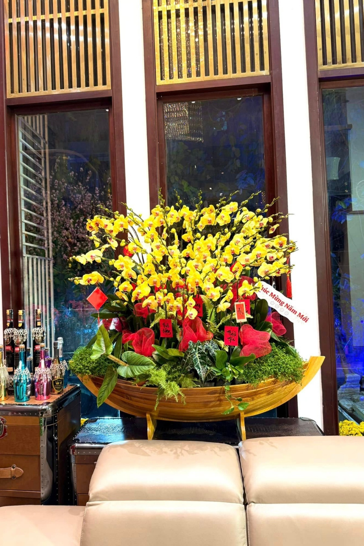 Chậu lan vàng rực bừng sức sống. Ảnh: FBNV