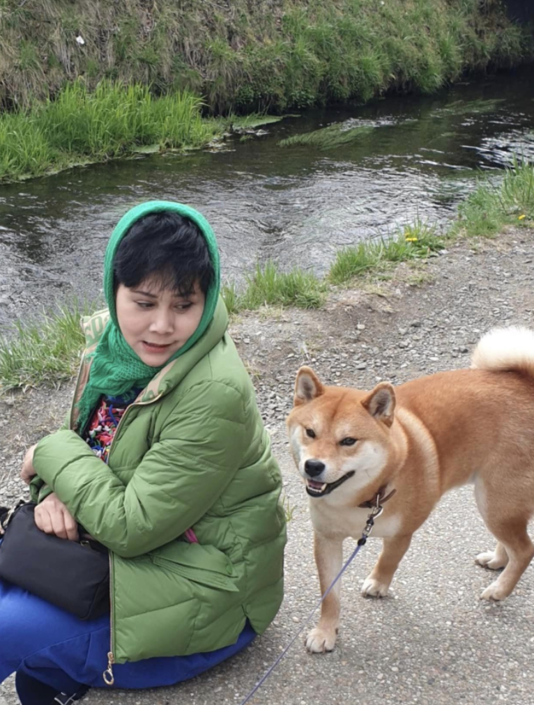 Từ việc trồng rau, trồng hoa đến việc nuôi chó, tất cả đều được nữ nghệ sĩ làm với niềm vui và sự tận tâm. Ảnh: FB Minh Hằng Nguyễn