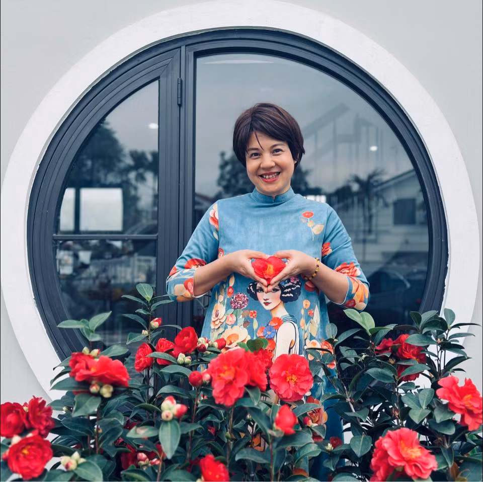 Thời gian gần đây, MC Diễm Quỳnh thường xuyên chia sẻ về một không gian sống ở ngoại ô ngập tràn sắc hoa. Ảnh: FB Dang Diem Quynh