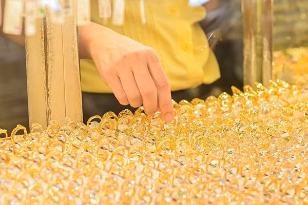 Giá vàng hôm nay 19/04: Vàng thế giới hạ nhiệt? Gia vang hom nay 19/04: Vang the gioi ha nhiet?