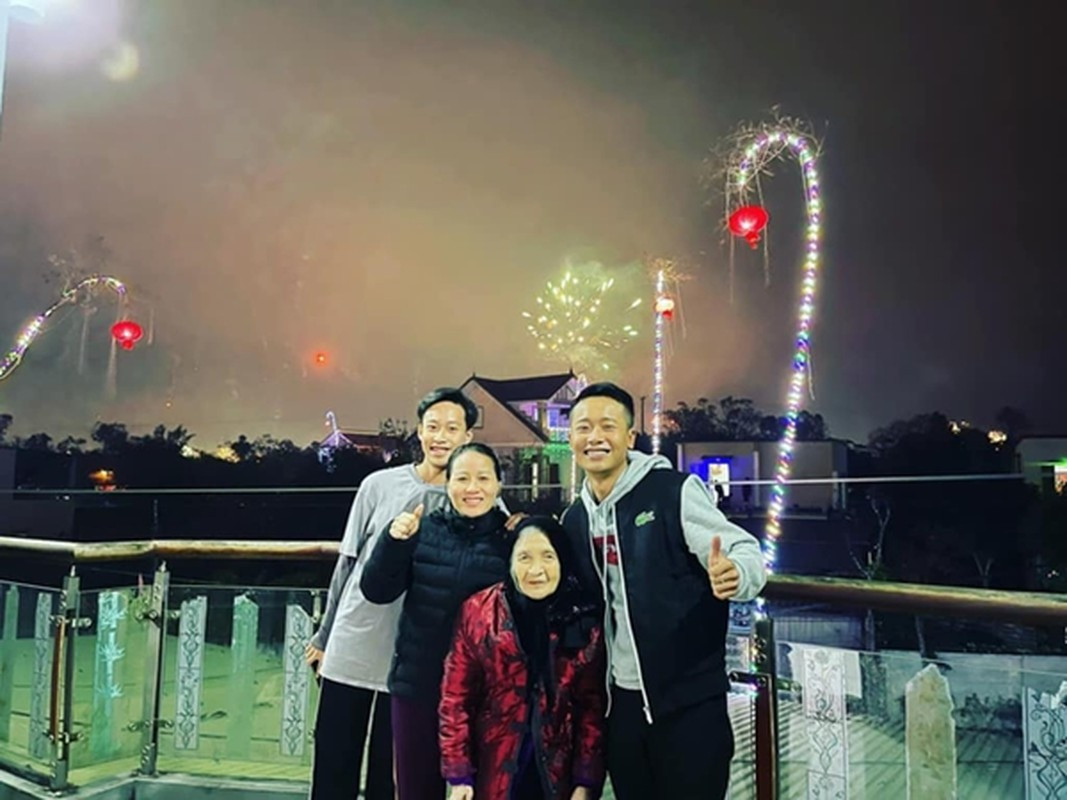 Trên sân thượng nhà Quang Linh có thể ngắm trọn cả vùng quê Nghi Lộc và xem pháo hoa, đón giao thừa. Ảnh: FBNV