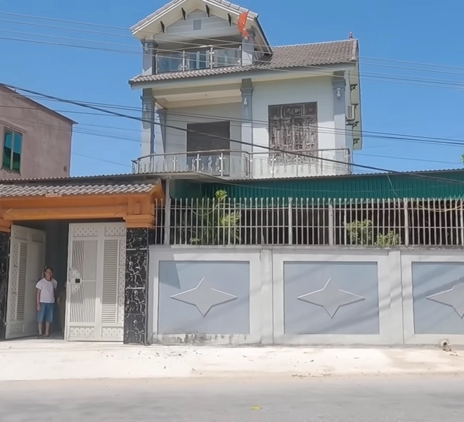 Ngôi nhà của Quang Linh Vlogs xây từ năm 2003, sau đó được sửa sang, hoàn thiện để hiện đại hơn, đáp ứng nhu cầu của gia đình. Ảnh: Arttimes