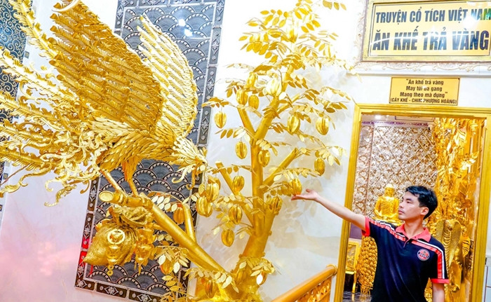 Riêng những sản phẩm quà lưu niệm được dát bằng lá vàng không cao cấp. Ảnh Facebook @nhadatvangcantho