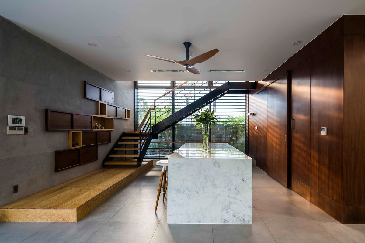 Nhà bếp và phòng tắm ở phía tây có cửa sổ nhỏ thông gió. Ảnh: Hiroyuki Oki