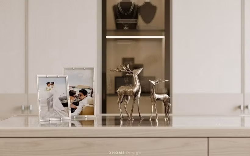 Trong nhà treo nhiều hình ảnh của Bình An - Phương Nga. Ảnh: FBNV