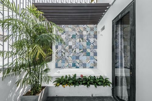 Cây xanh xuất hiện dày đặc trong nhà theo đúng mong muốn của gia chủ. Ảnh: Bùi Minh Quốc