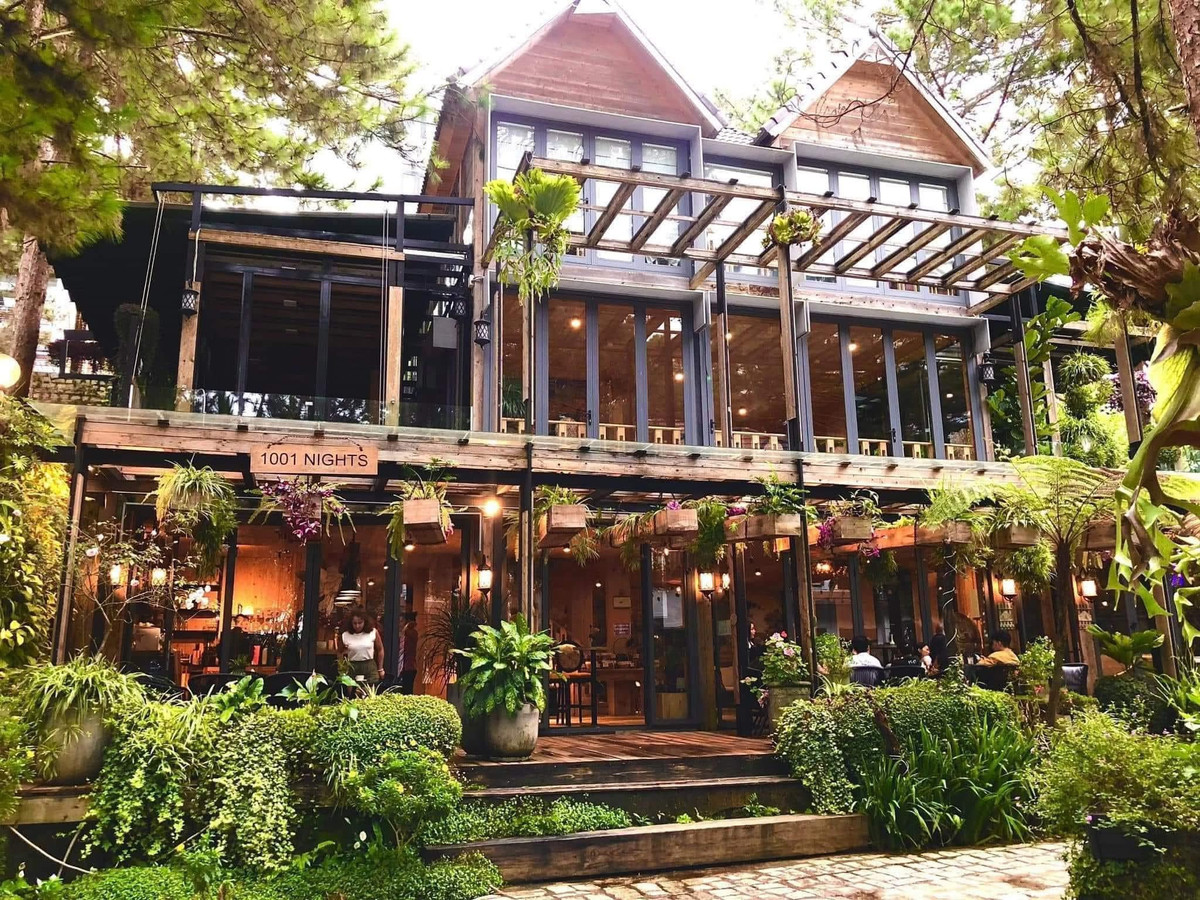 Mới đây, Phan Như Thảo chia sẻ loạt ảnh hai căn biệt thự liền kề giữa trung tâm Đà Lạt, nơi gia đình cô thường xuyên lui tới để nghỉ dưỡng. Ảnh: FB Phan Như Thảo