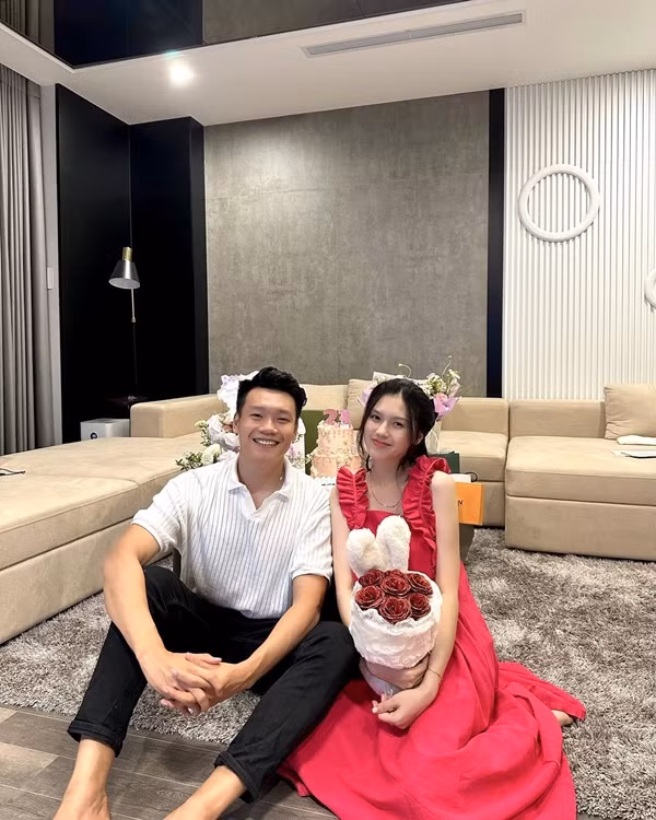 Với sự nghiệp thành công, Thành Chung và vợ Tố Uyên sở hữu nhiều tài sản giá trị, trong đó nổi bật là căn hộ cao cấp tại Hà Nội. Ảnh: FBNV