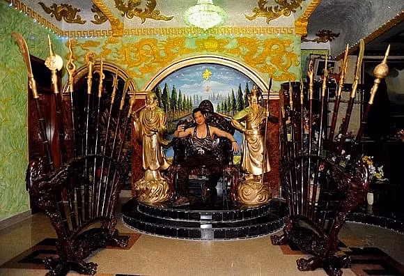 Cách trang trí bên trong căn biệt thự khiến nhiều người ngạc nhiên bởi không theo một trường phái nào. Ảnh: Internet