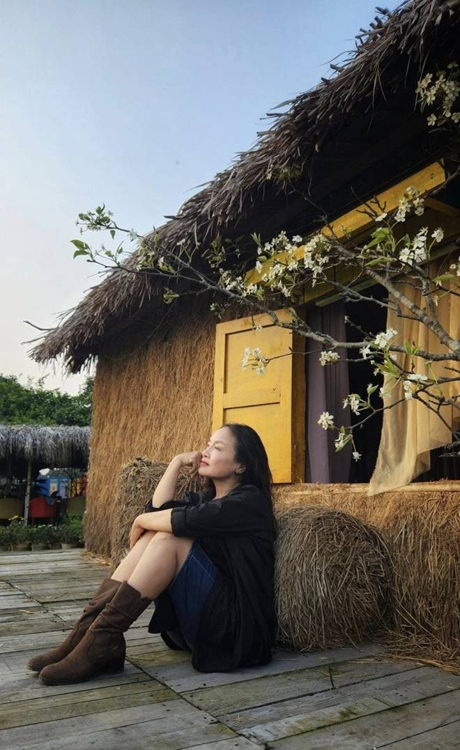 Ngoài ra, vợ chồng đạo diễn Bùi Thạc Chuyên còn sở hữu cơ ngơi đẹp như tranh ở Long Biên (Hà Nội). Ảnh: FBNV