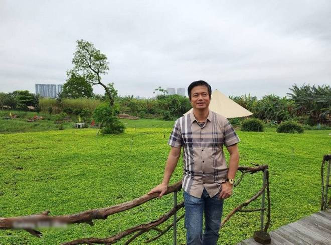 Khu vườn rộng với thảm cỏ xanh mướt khiến nhiều người không khỏi thích thú, xuýt xoa. Ảnh: FBNV