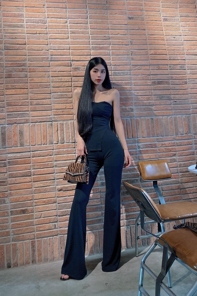 Theo một nguồn tin từ đối tác thương mại điện tử, doanh thu từ một phiên megalive của Hằng Du Mục từng đạt 72 tỷ đồng chỉ sau Võ Hà Linh và Quyền Leo Daily. Ảnh: Facebook