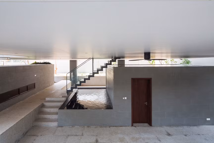 Không gian này được sử dụng cho các hoạt động giải trí như tập thể dục, hát karaoke và tụ tập thân thiết. Ảnh: Hiroyuki Oki