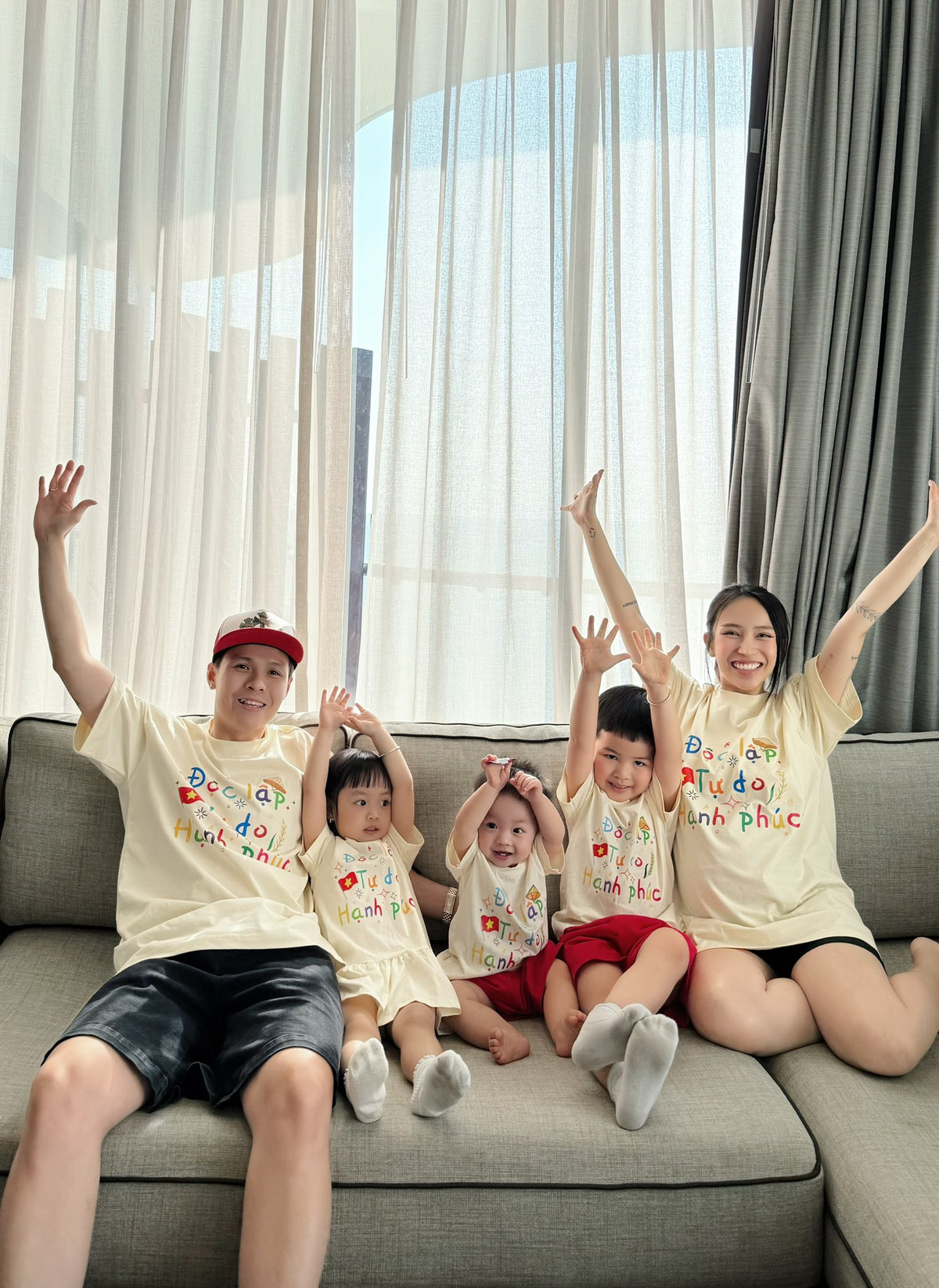  Joyce Phạm (tên thật Phạm Trần Nguyễn Minh Anh) sinh năm 1999 là con gái của đại gia Minh Nhựa. Ở tuổi 26, con gái Minh Nhựa có cuộc sống hạnh phúc bên chồng là Tâm Nguyễn cùng 3 con. Ảnh: FBNV