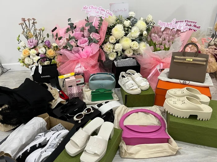 Dịp sinh nhật tuổi 23, Joyce Phạm từng nhận được quà giá trị tổng lên đến 2 tỷ đồng. Ảnh: FBNV