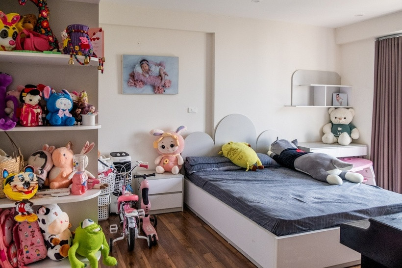 Phòng ngủ của con gái Trung Ruồi đặt nhiều gấu bông. Ảnh: FBNV