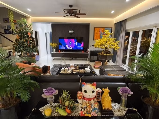 Biệt thự của Vũ Thu Phương Bên có 10 phòng để sử dụng với 4 phòng ngủ, bếp, phòng khách, phòng chơi, phòng học...Ảnh: FBNV