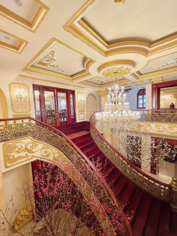 Được biết, biệt thự ở Hải Phòng này đã được xây dựng hơn 10 năm bởi chính người bố của chủ nhân bài đăng trên MXH. Ông đã dành rất nhiều tâm huyết và công sức để tạo nên một không gian sống hoàn hảo cho gia đình. Ảnh: Thương Hiệu và Pháp Luật